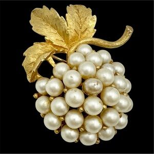 Vintage Arthur Pepper ART Pearl Grape Cluster Brooch Pin